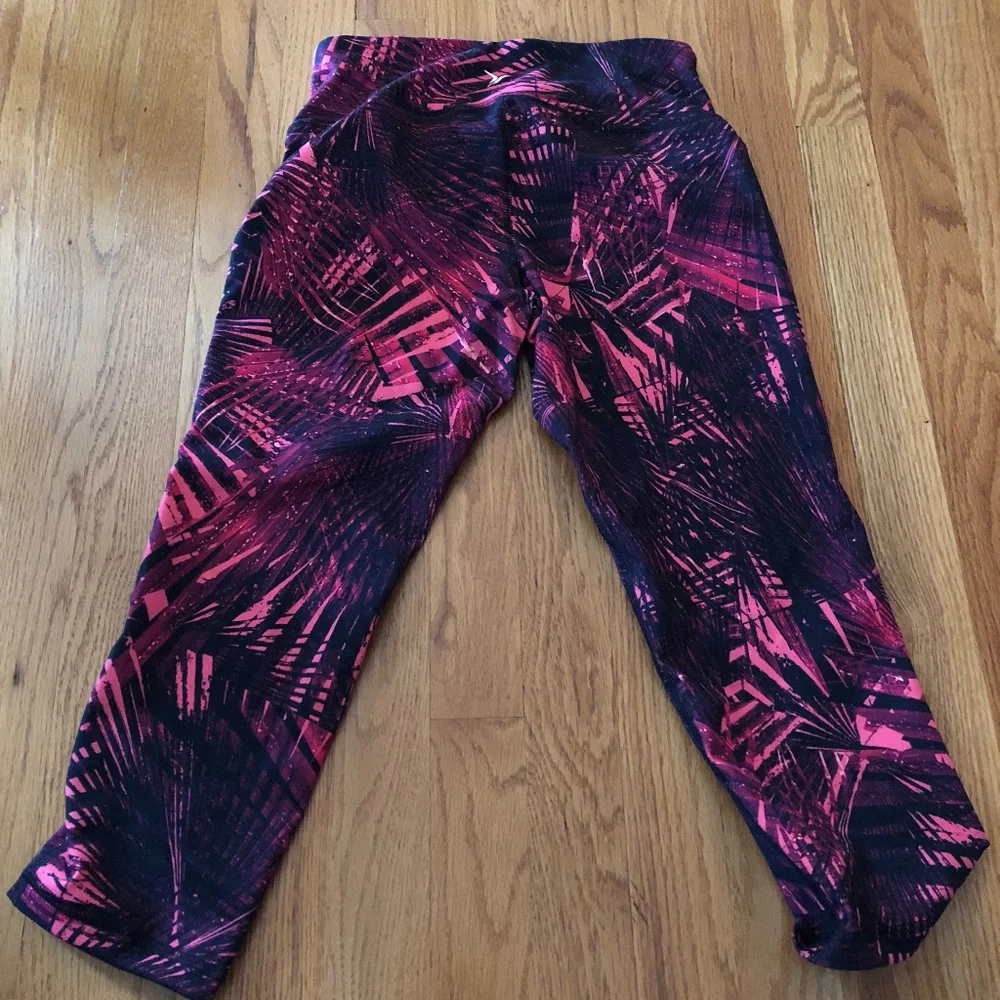 Old Navy Patterned Crop Leggings - Small - Picture 1 of 3